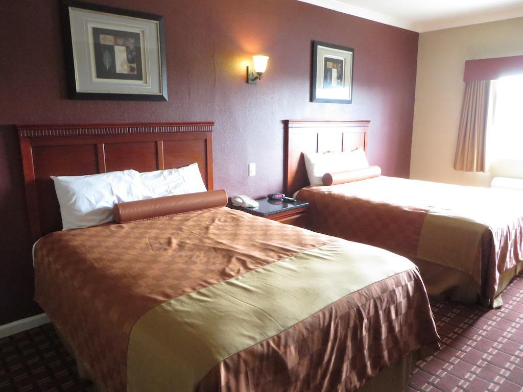 Rodeway Inn & Suites Пасадена Екстериор снимка