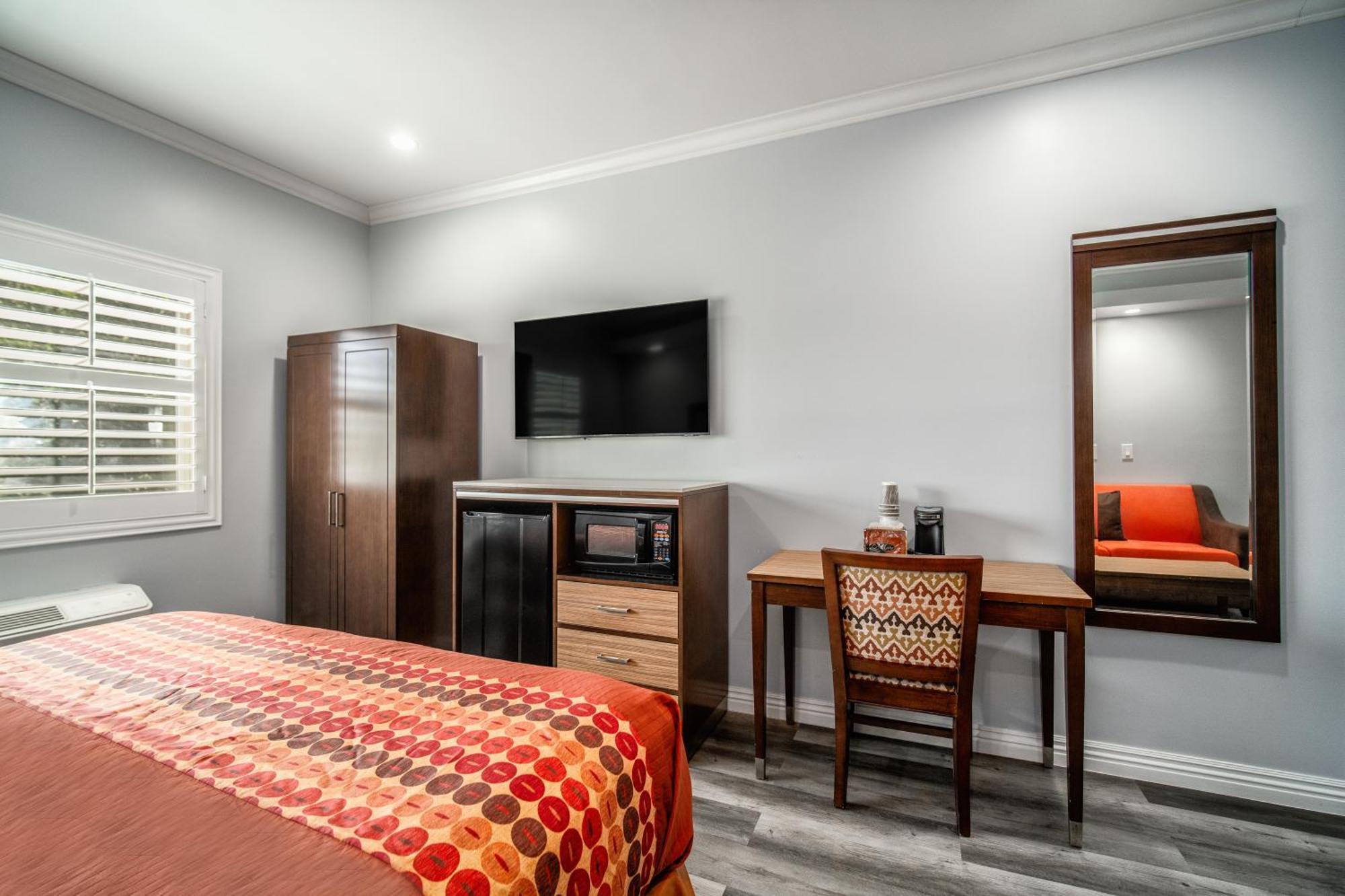 Rodeway Inn & Suites Пасадена Екстериор снимка