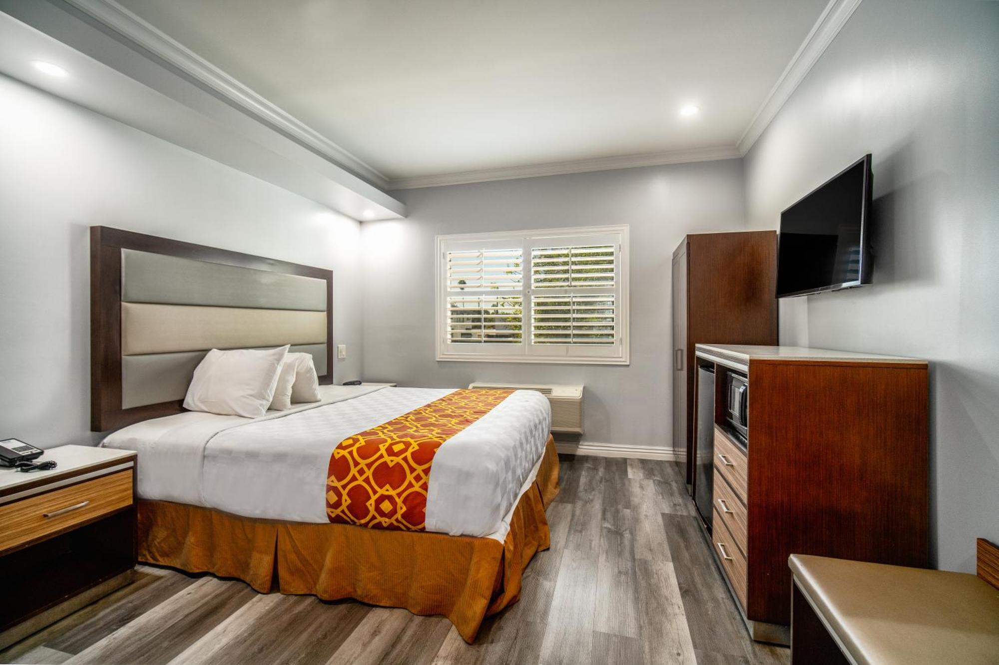 Rodeway Inn & Suites Пасадена Екстериор снимка