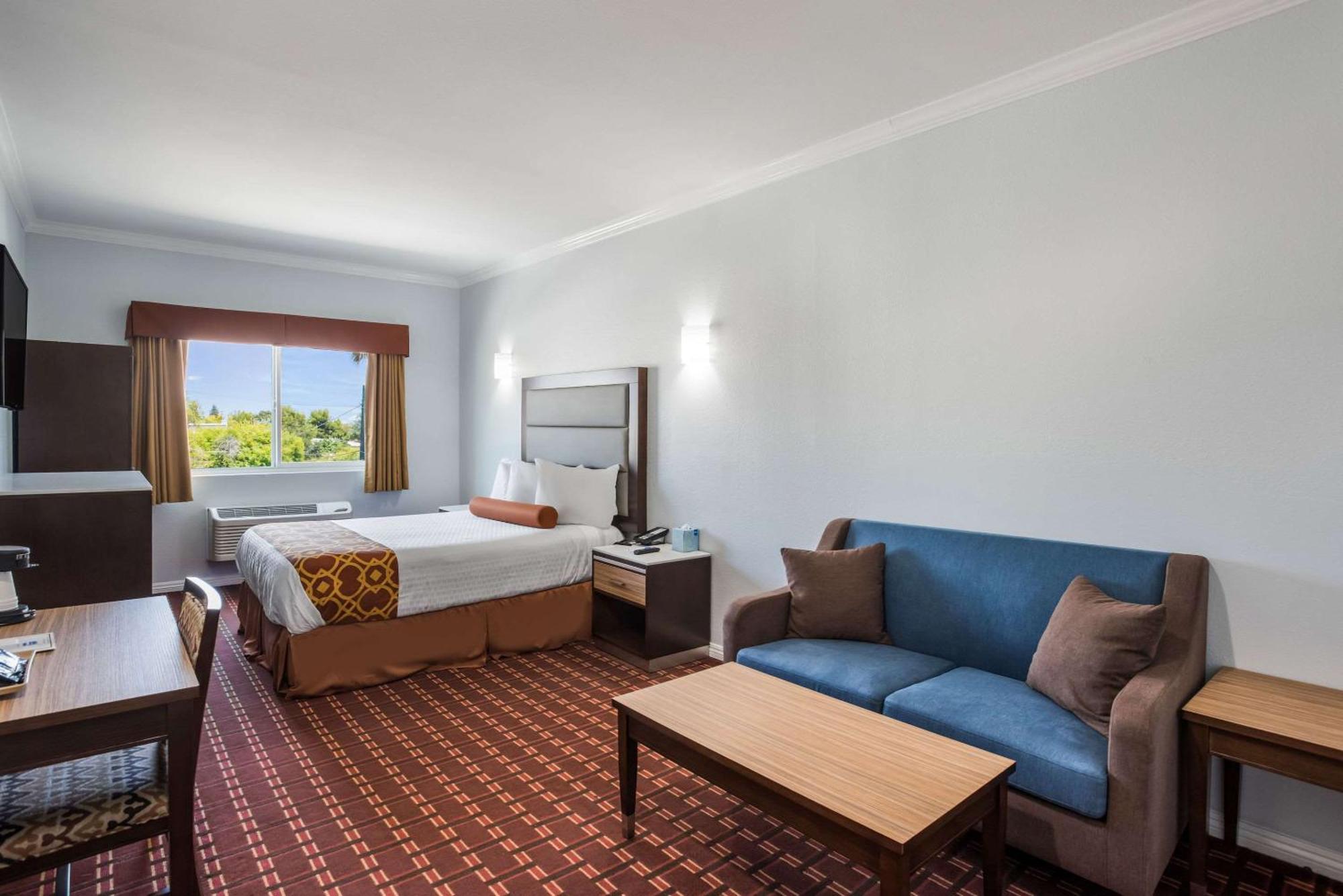 Rodeway Inn & Suites Пасадена Екстериор снимка