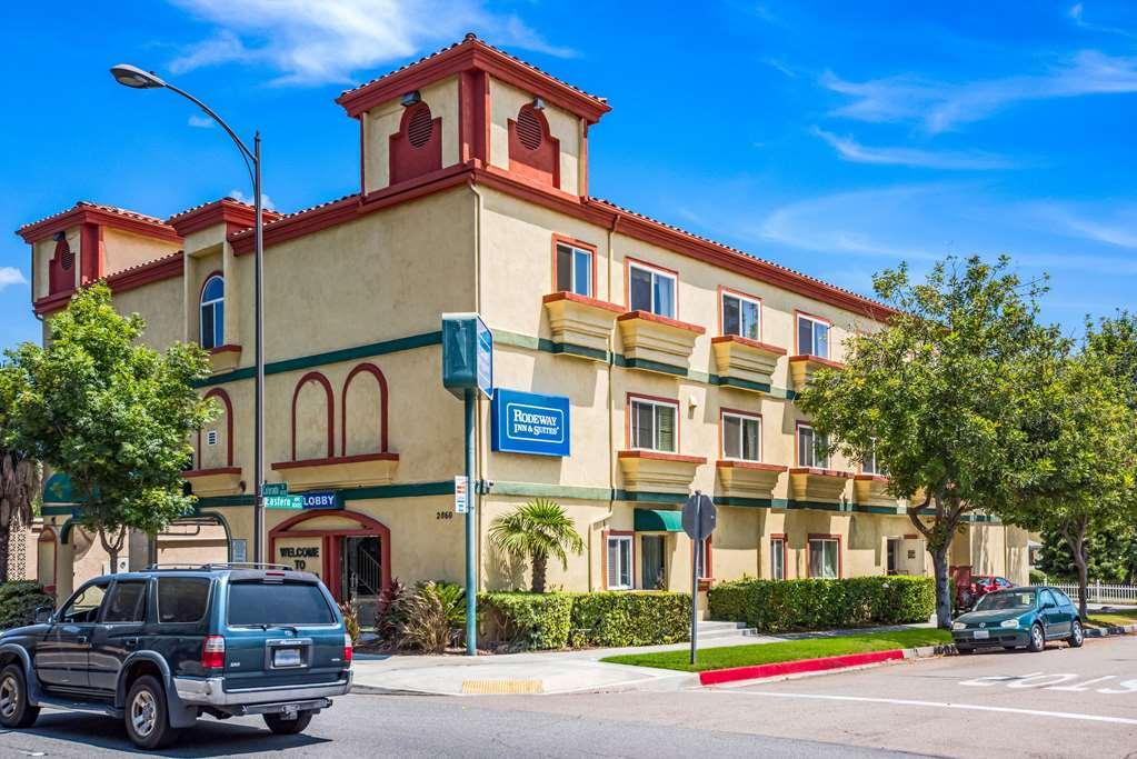 Rodeway Inn & Suites Пасадена Екстериор снимка