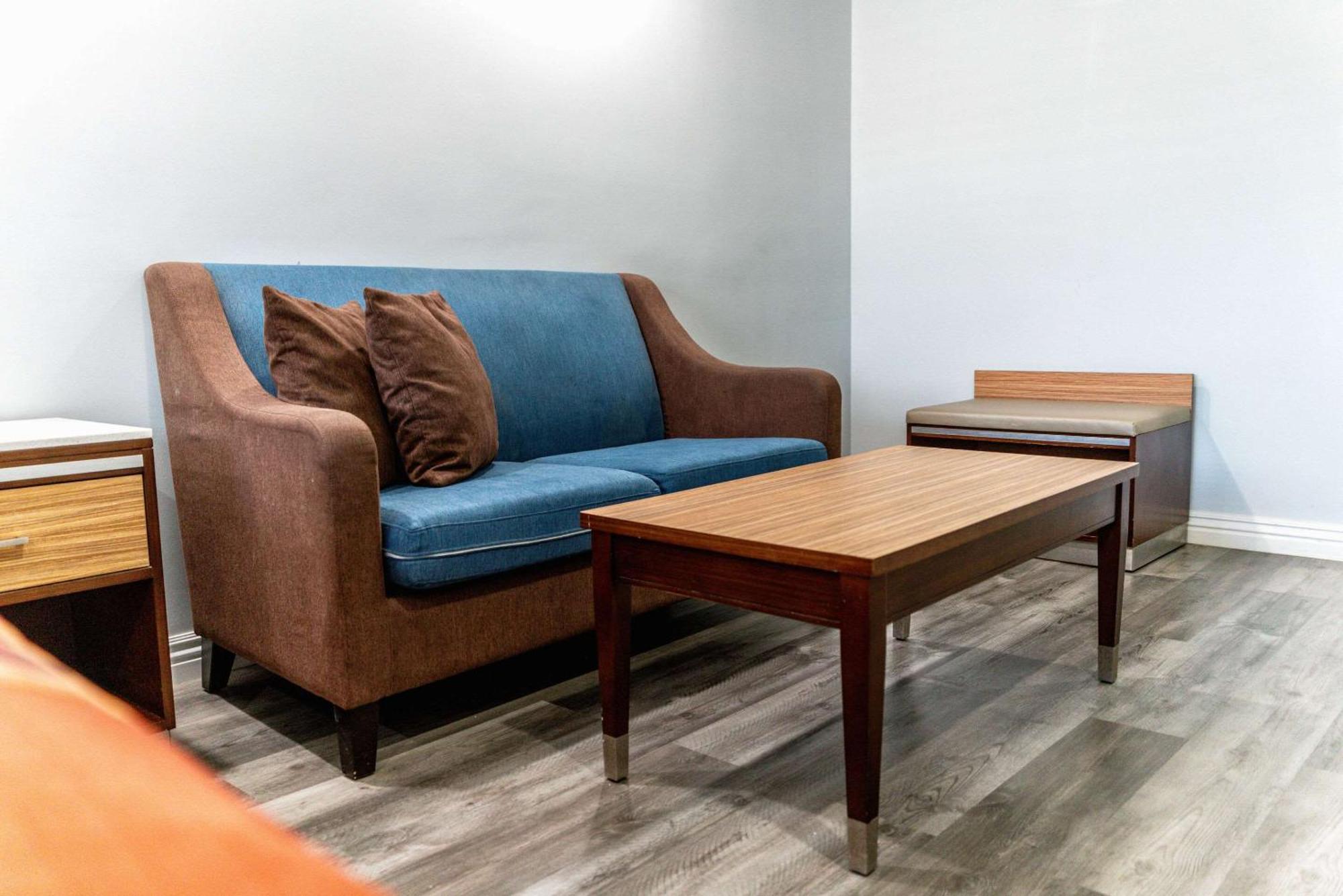 Rodeway Inn & Suites Пасадена Екстериор снимка
