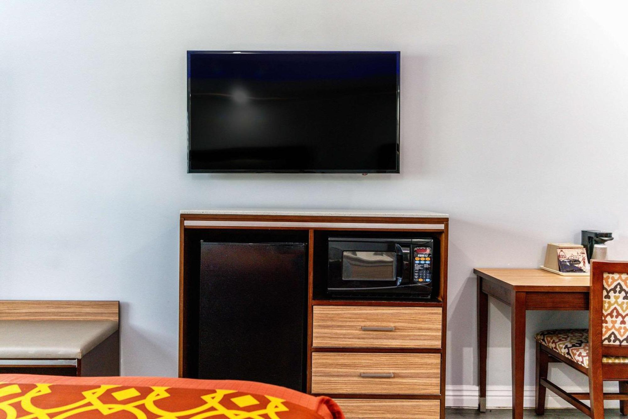 Rodeway Inn & Suites Пасадена Екстериор снимка